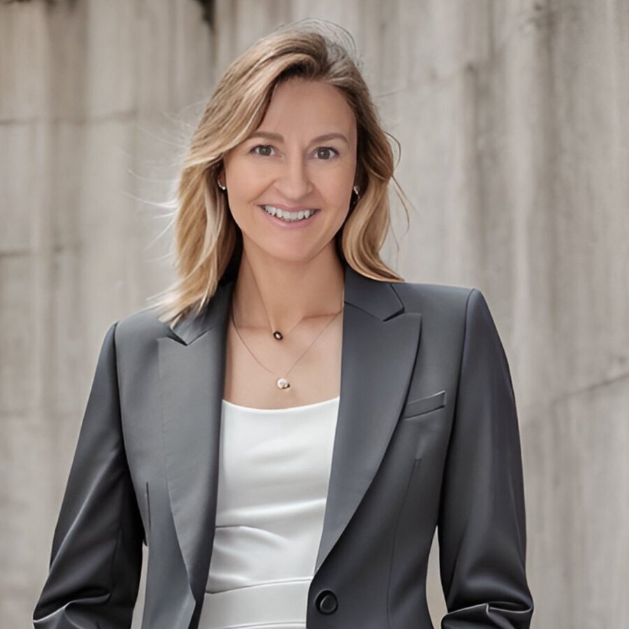 Eva Hendricks, Global Luxury Specialist